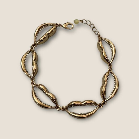 Jewelry - Gold Tone Lip Shaped Chain Bracelet Adjustable 7.5"-8.5" Lobster Clasp